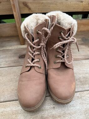 Women’s Faux Fur Lined Lace-Up Winter Boots - Tanish/Pink Size 7.5